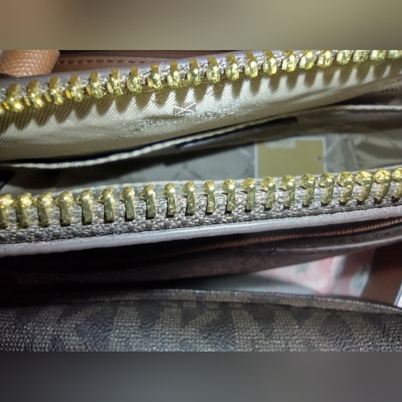 Michael Kors MD Brown Crossbody w/ Two Toned Leather Belt & JetSet Wallet - Picture 11 of 16